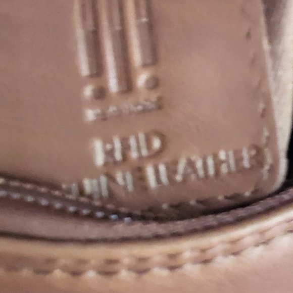 ili New York RFID Crossbody Bag - Picture 4 of 7